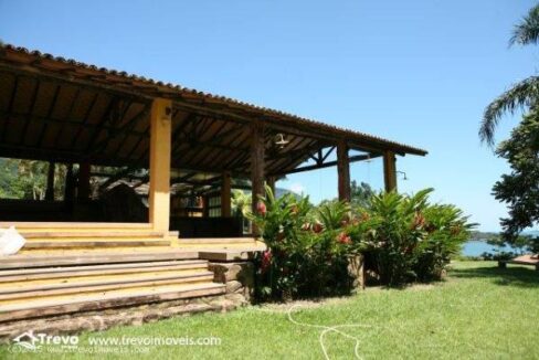 Casa-a-venda-em-Ilhabela-com-vista-para-o-mar11