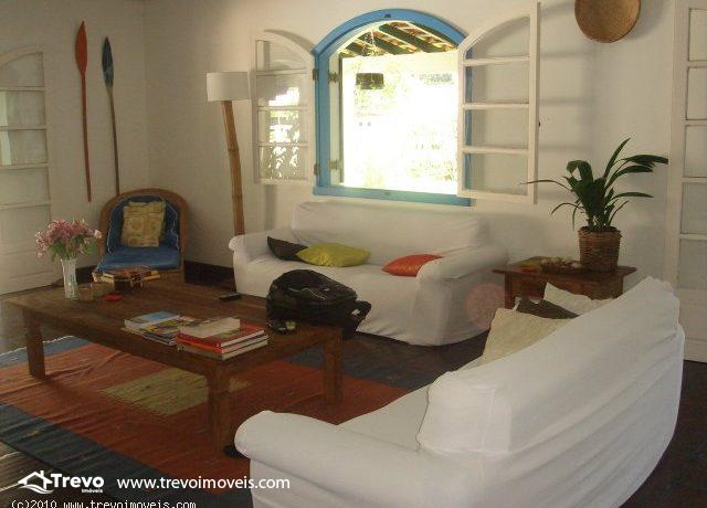 Casa-estilo-colonial-a-venda-em-Ilhabela-perto-da-praia11