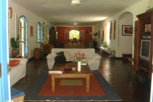 Casa-estilo-colonial-a-venda-em-Ilhabela-perto-da-praia14