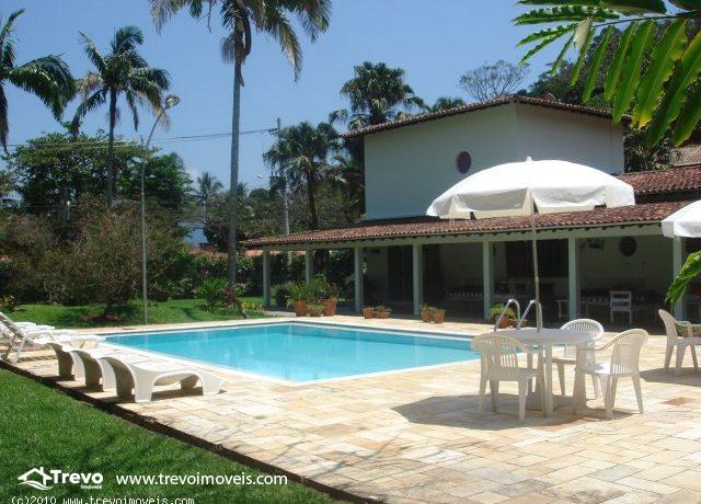 Casa-estilo-colonial-a-venda-em-Ilhabela-perto-da-praia24