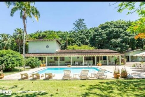 Casa-estilo-colonial-a-venda-em-Ilhabela-perto-da-praia31