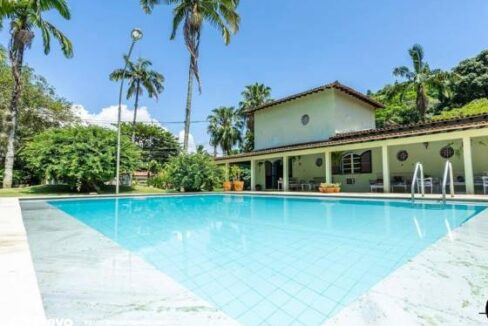 Casa-estilo-colonial-a-venda-em-Ilhabela-perto-da-praia32