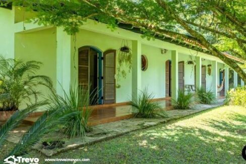 Casa-estilo-colonial-a-venda-em-Ilhabela-perto-da-praia36