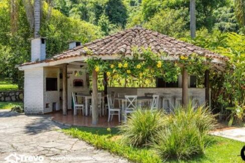 Casa-estilo-colonial-a-venda-em-Ilhabela-perto-da-praia38