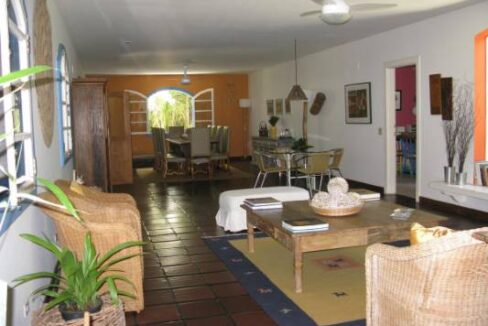 Casa-estilo-colonial-a-venda-em-Ilhabela-perto-da-praia4