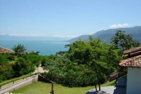 Linda-casa-a-venda-com-vista-para-o-mar-em-Ilhabela1