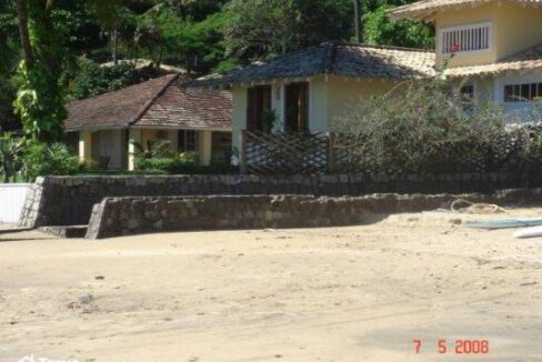 magnifica-casa-pe-na-areia-em-ilhabela-11