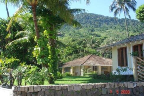 magnifica-casa-pe-na-areia-em-ilhabela-12