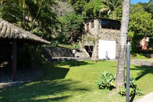 Casa-na-costeira-com-pier-em-Ilhabela20