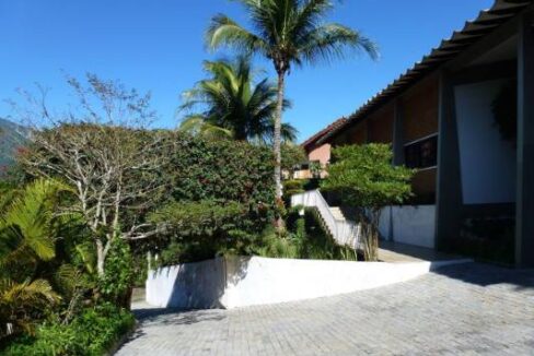 Casa-na-costeira-com-pier-em-Ilhabela29