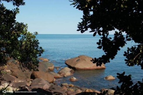 Linda-casa-a-venda-na-costeira-em-Ilhabela10