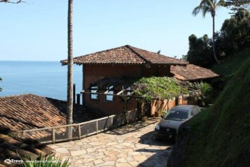 Linda-casa-a-venda-na-costeira-em-Ilhabela13