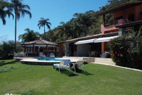 Linda-casa-na-costeira-com-pier-em-Ilhabela10