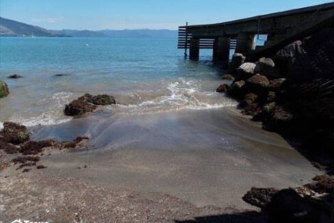 Linda-casa-na-costeira-com-pier-em-Ilhabela18