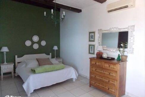 Linda-casa-na-costeira-com-pier-em-Ilhabela22