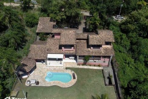 Linda-casa-na-costeira-com-pier-em-Ilhabela41