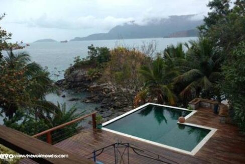 Casa-a-venda-frente-ao-mar-na-costeira-em-Ilhabela12-830x460-1