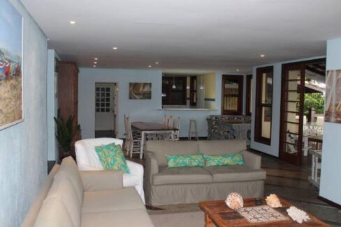 Linda-casa-costeira-com-pier-em-Ilhabela15