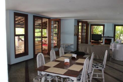 Linda-casa-costeira-com-pier-em-Ilhabela16