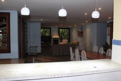 Linda-casa-costeira-com-pier-em-Ilhabela8