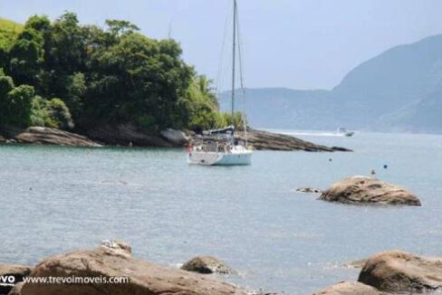 Linda-casa-a-venda-na-costeira-em-Ilhabela