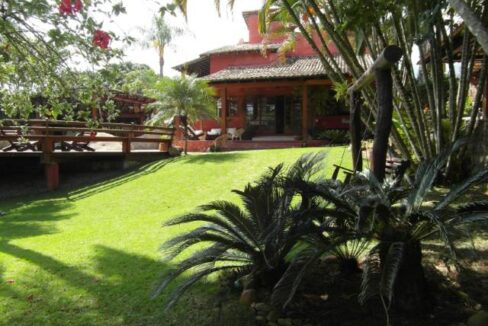 Casa-a-venda-no-centro-de-Ilhabela-1