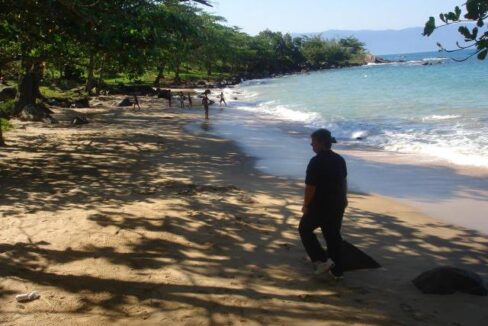 Lindo-terreno-a-venda-pé-na-areia-em-Ilhabela14-1