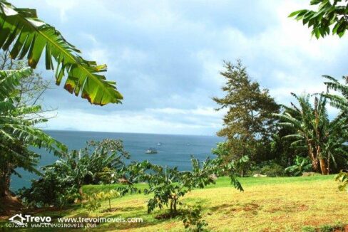 Lindo-terreno-a-venda-pé-na-areia-em-Ilhabela31