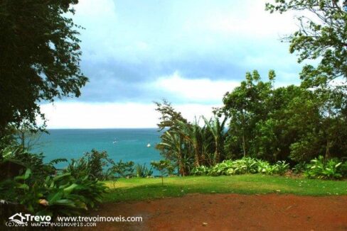 Lindo-terreno-a-venda-pé-na-areia-em-Ilhabela32