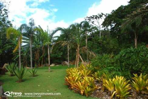 Lindo-terreno-a-venda-pé-na-areia-em-Ilhabela5-2