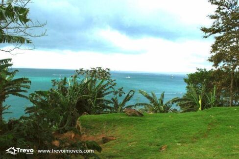 Lindo-terreno-a-venda-pé-na-areia-em-Ilhabela525