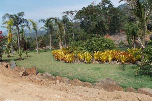 Lindo-terreno-a-venda-pé-na-areia-em-Ilhabela526