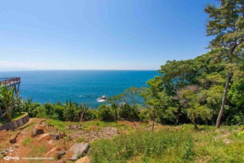 Lindo-terreno-a-venda-pé-na-areia-em-Ilhabela530