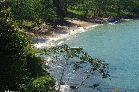 Lindo-terreno-a-venda-pé-na-areia-em-Ilhabela534