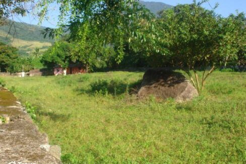 Lindo-terreno-de-costeira-a-venda-em-Ilhabela1