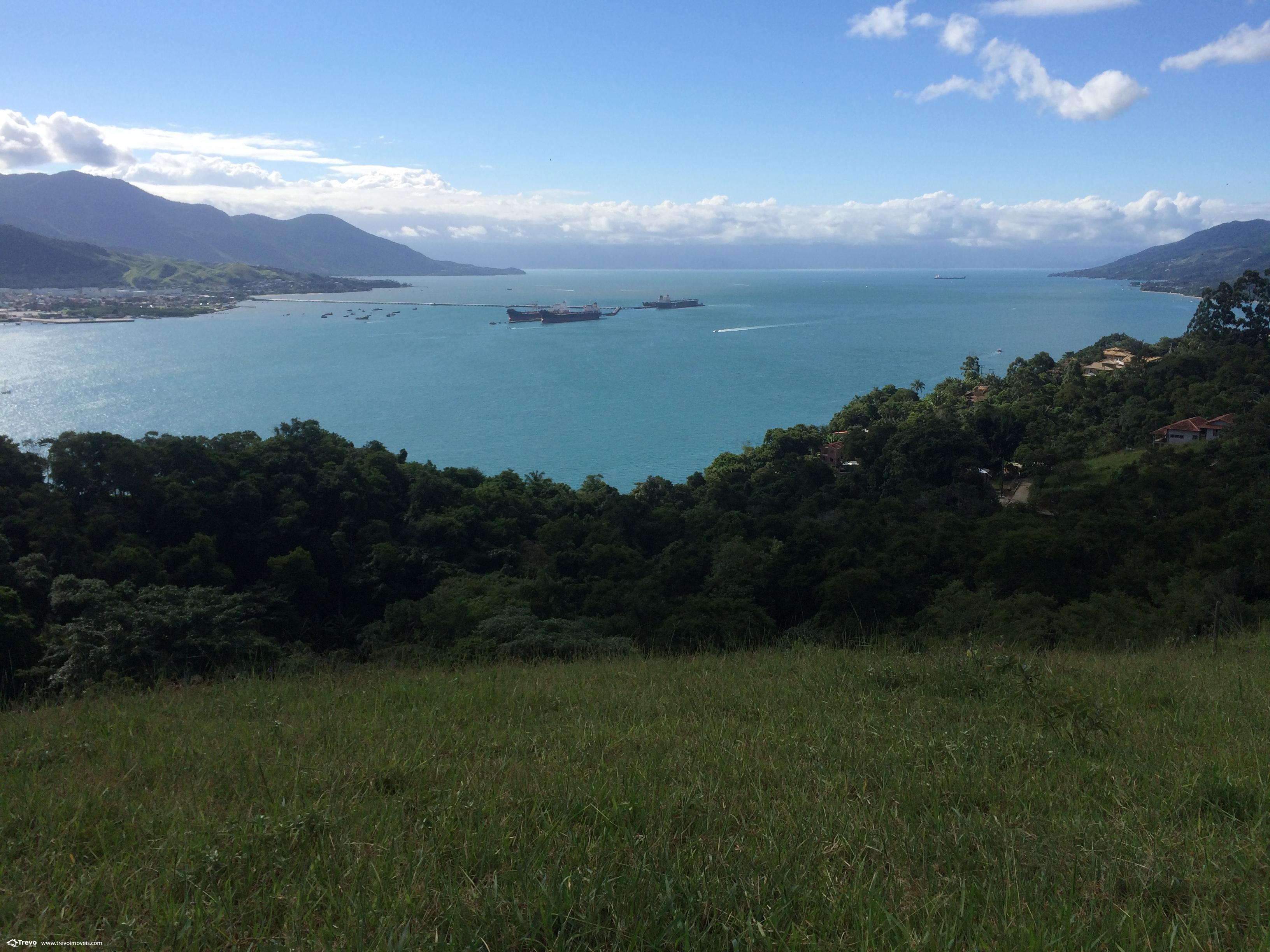 Terreno a venda com linda vista para o mar em Ilhabela