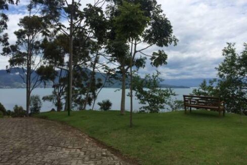 Lindo-terreno-a-venda-em-condomínio-de-luxo-em-Ilhabela