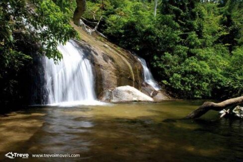 Casa-a-venda-em-condomínio-fechado-junto-a-cachoeira-em-ilhabela16