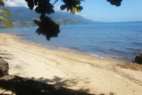 Casa-a-venda-pé-na-areia-em-Ilhabela