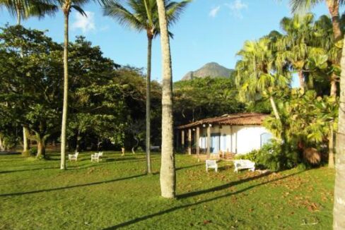 Casa-a-venda-pé-na-areia-em-Ilhabela14