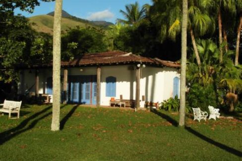 Casa-a-venda-pé-na-areia-em-Ilhabela3