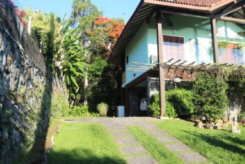 Casa-de-alto-padrão-em-local-nobre-em-Ilhabela18-1