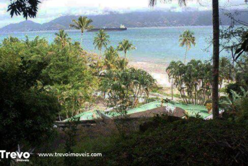 CASA-CHARMOSA-PE-NA-AREIA-EM-ILHABELA2-830x460