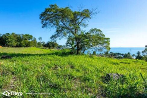 Lindo-terreno-em-condominio-fechado-com-acesso-ao-mar4