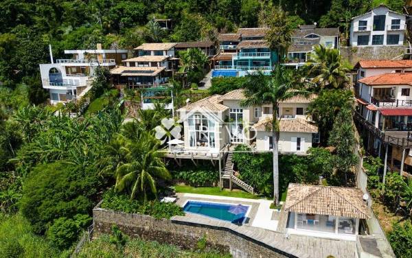 Casa-de-luxo-em-Ilhabela-com-vista-para-o-mar1